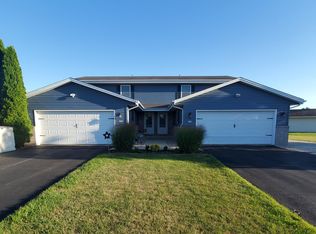 513 N 6th St #B, Waterford, WI 53185