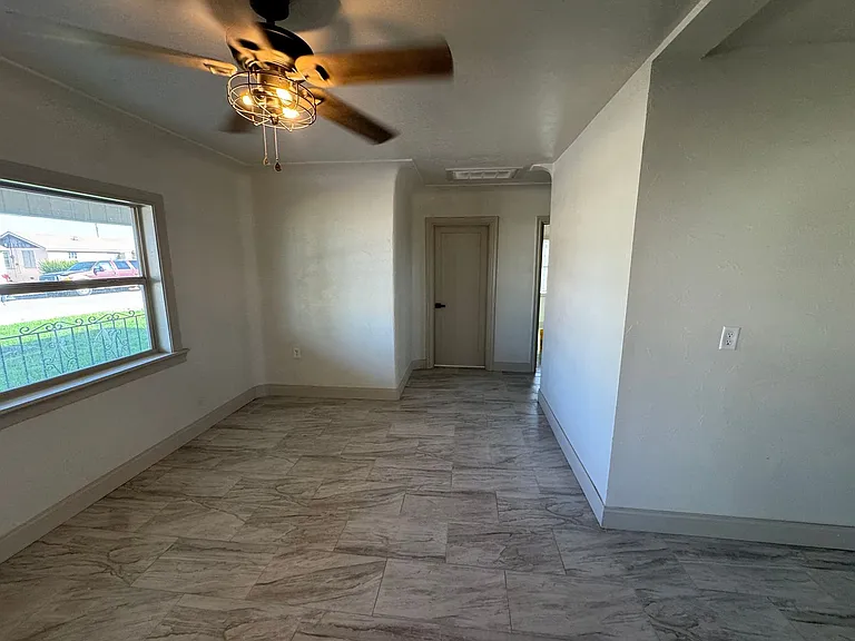 2607 Davis St — Photo 3