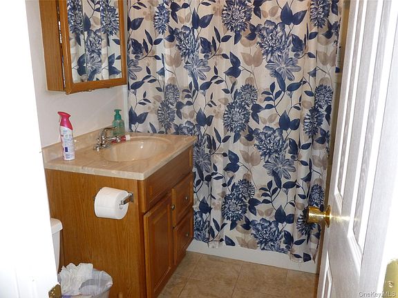 5th image of 15 Club House Dr Unit 2F