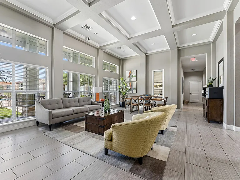 Point Royale Apartments — Photo 33