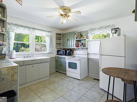 5th image of 3278 Rex Rd