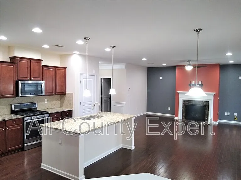 635 Glenish Ct — Photo 24
