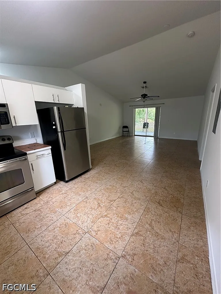 3 bed, 2.0 bath, 1309 sqft, $2,300 — Photo 3