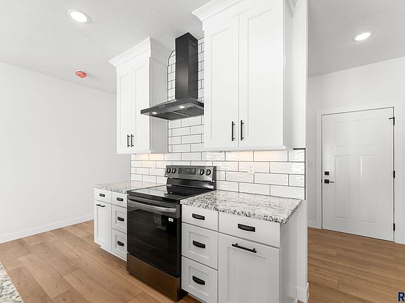 5th image of 5504 E 63rd St