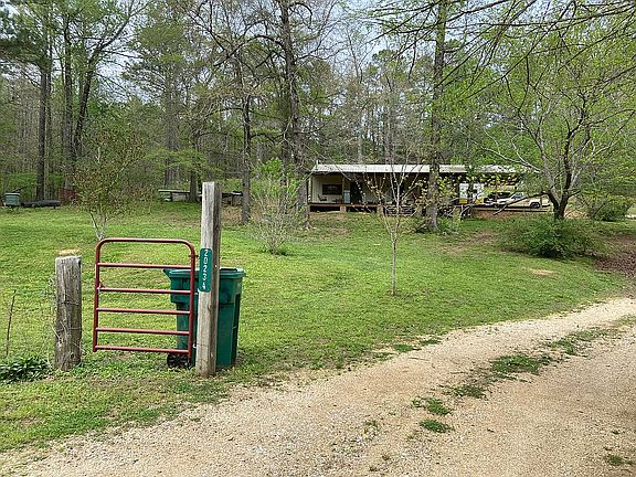 24x40 shop/apartment 1/2ba