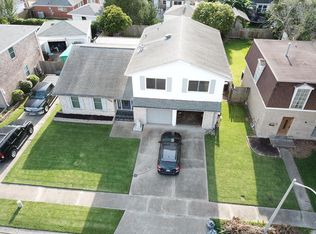 304 Bienville Dr, Gretna, LA 70056