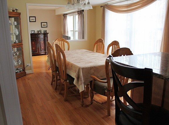3rd image of 301 N Braintree Dr