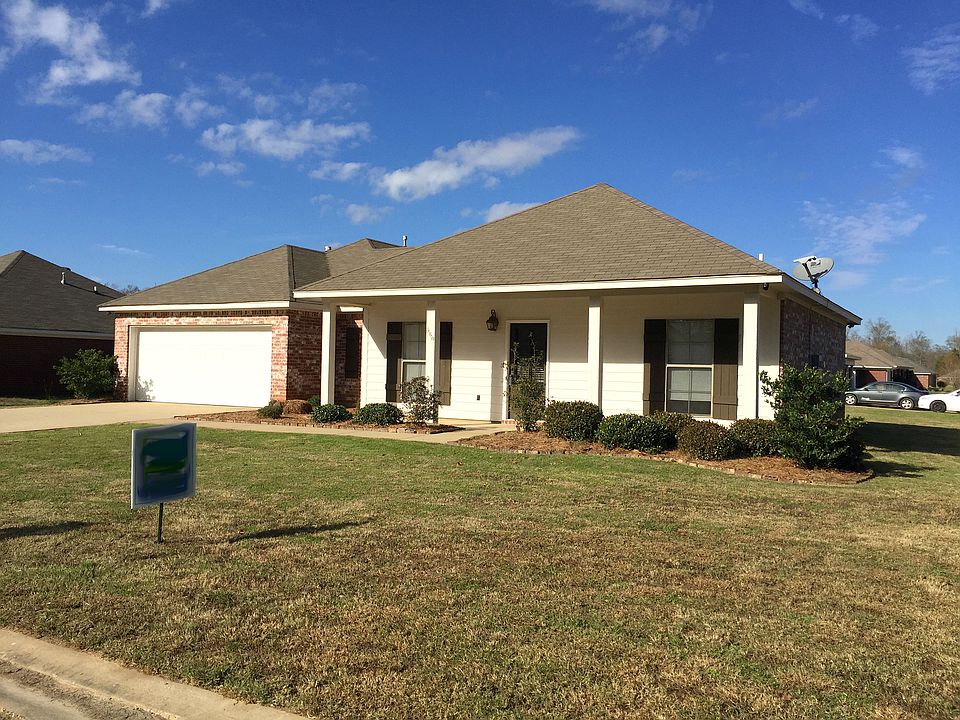 1st image of 580 Oak Park Cir