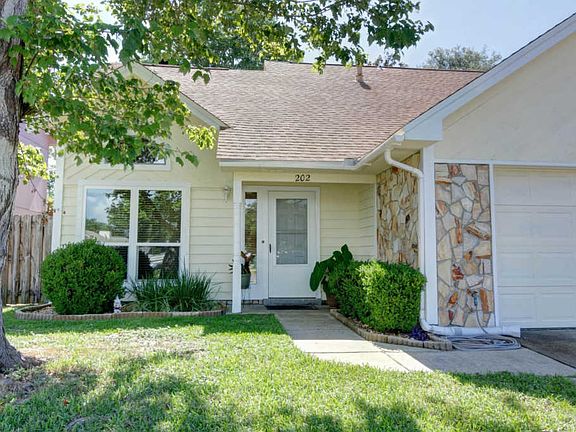 5th image of 202 Woodland Park Cir