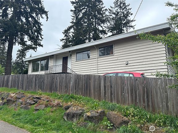 2nd image of 11718 5th Avenue NE