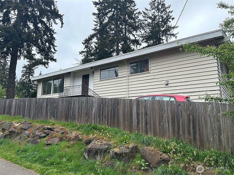 2nd image of 11718 5th Avenue NE