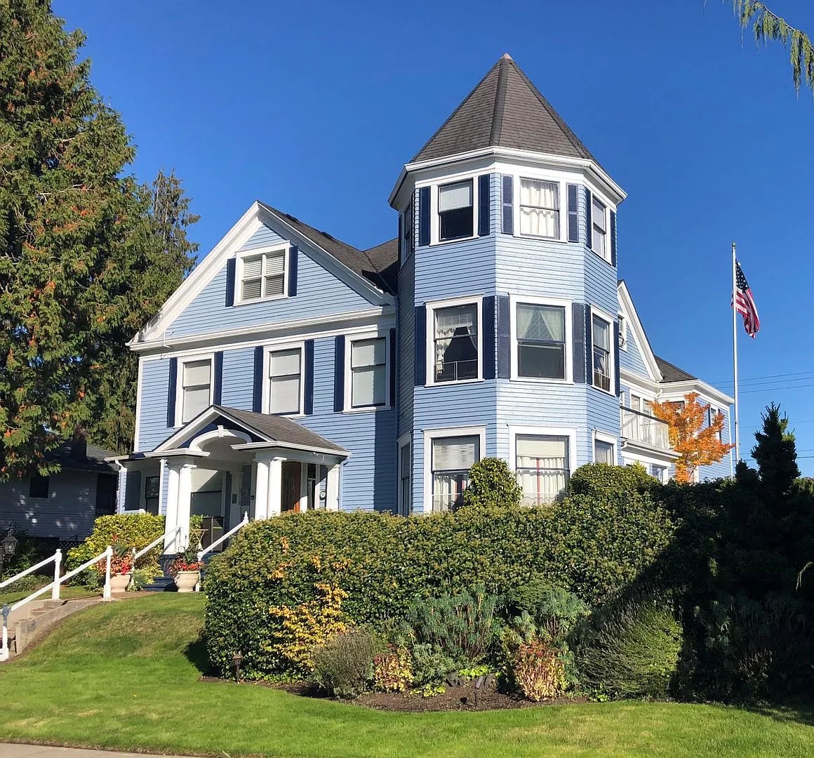 Clark Mansion- 11 Unit — Photo 3