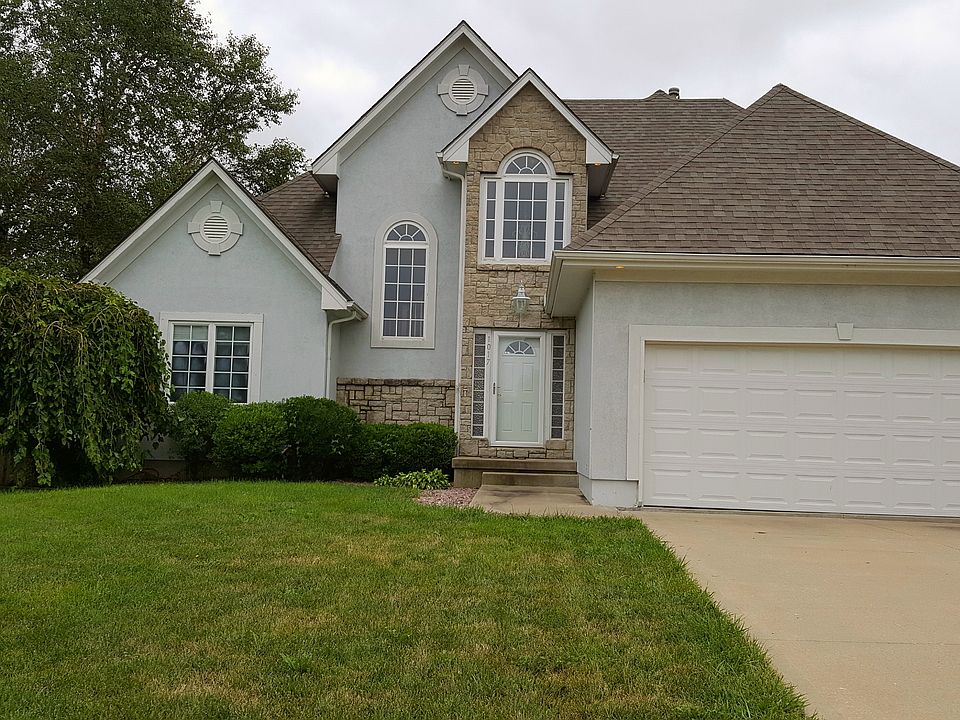 1st image of 1017 NE Wildflower Dr