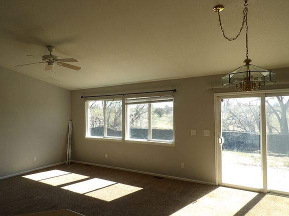 4th image of 875 Aspenglow Ln