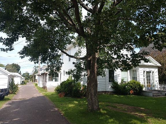 4th image of 410 Houghton St