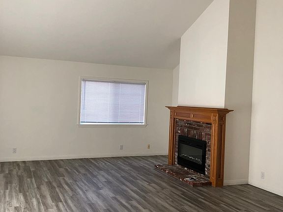 2nd image of 2603 Vanderbilt Ln #A
