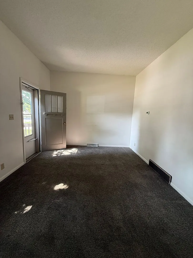 313 S 8th Street — Photo 2