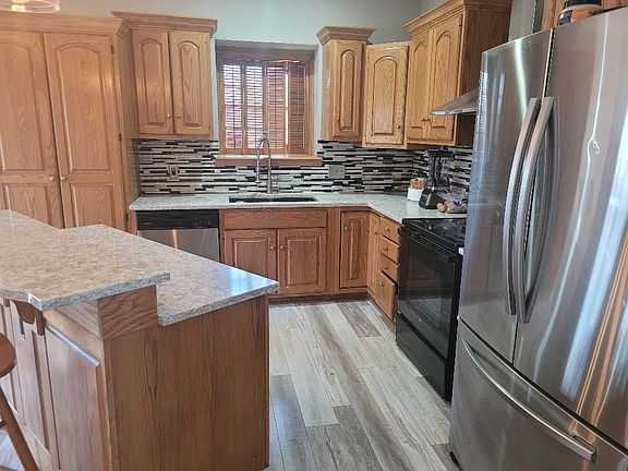 5th image of 1909 Grandview Dr E