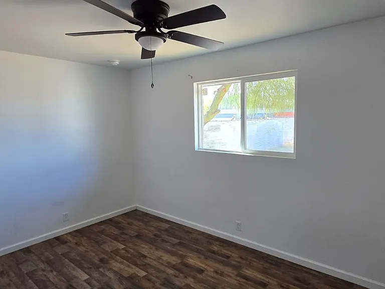 2136 E Mobile Ln — Photo 5