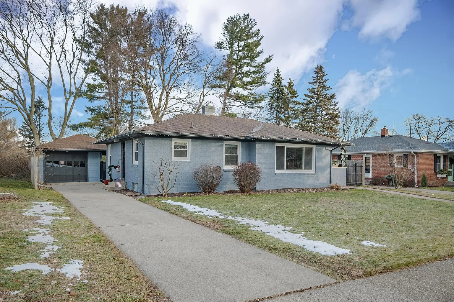 1839 Evergreen St SE photo 1