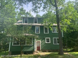 150 Golf Dr, Cresco, PA 18326