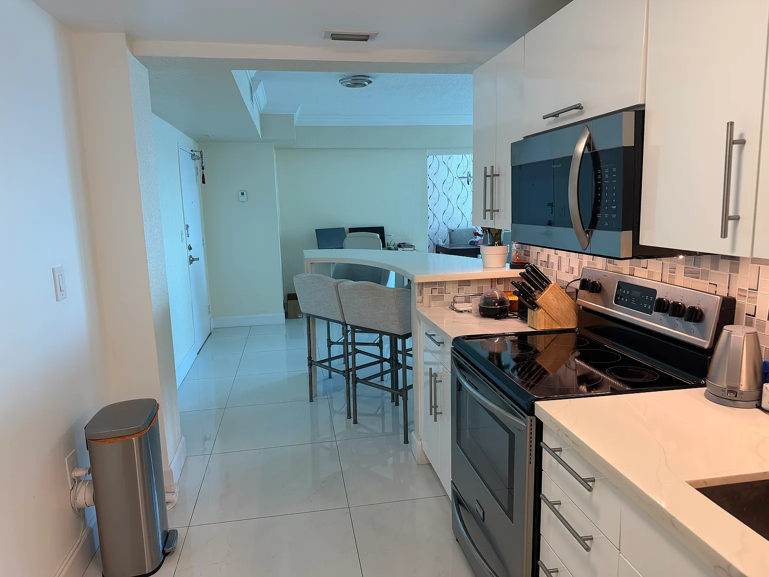 E Treasure Dr, North Bay Village — Photo 3