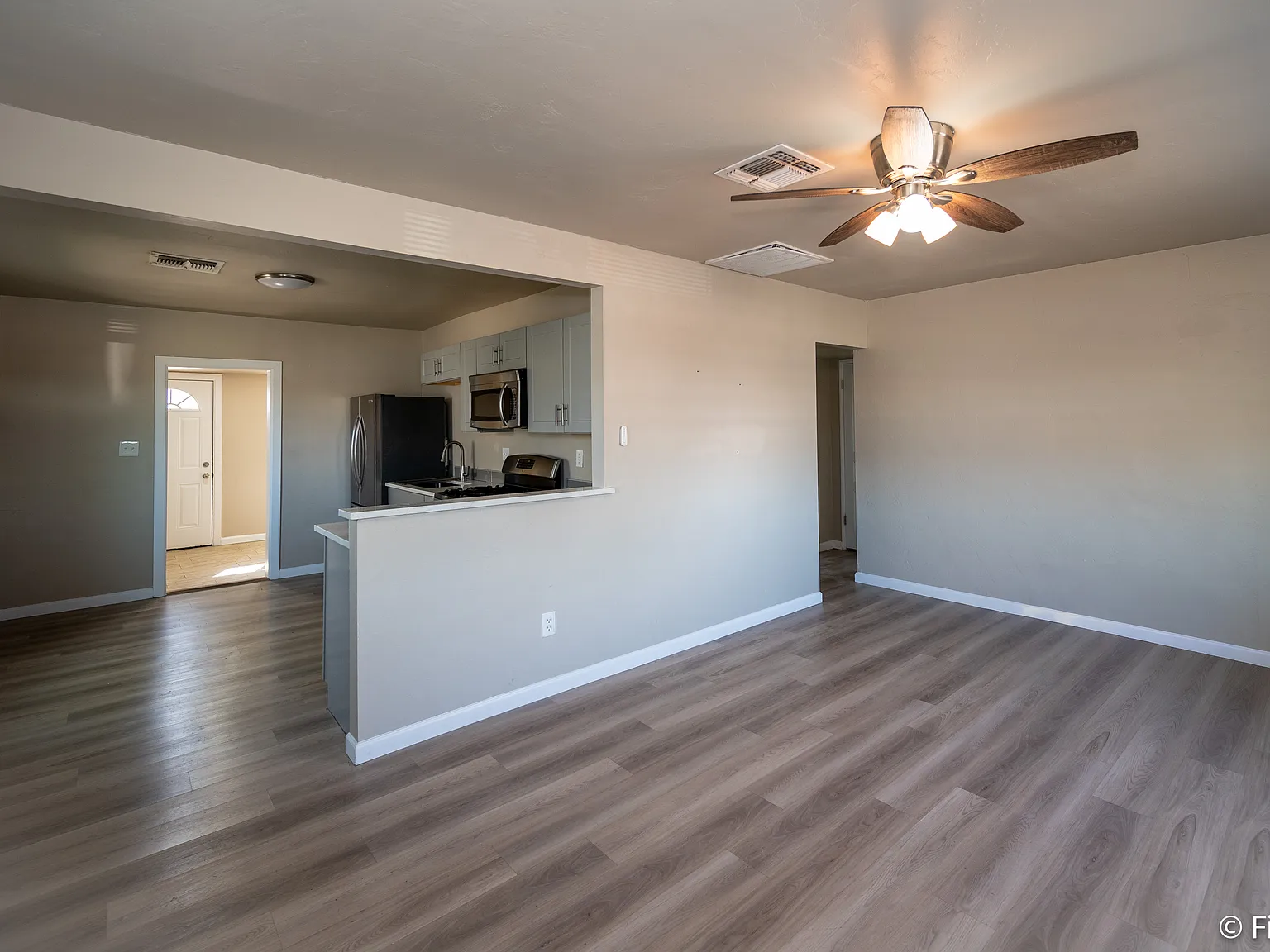3 bed, 1024 sqft, $1,595 — Photo 4