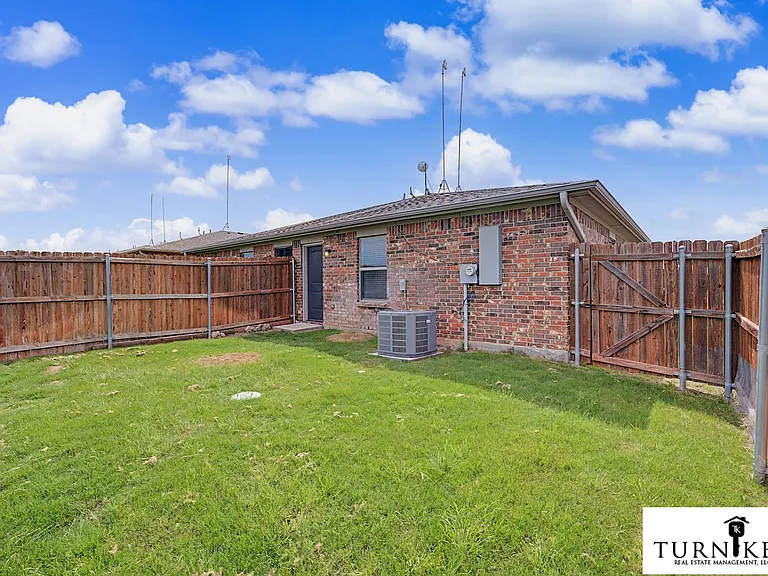 158-160 Crossbow Ct — Photo 18