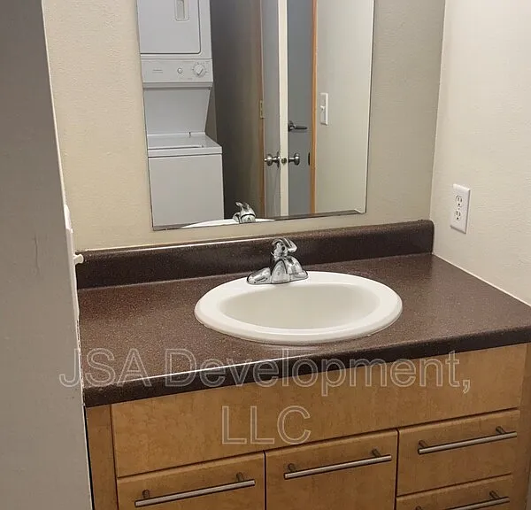 220-224 E 4th St #204 — Photo 6