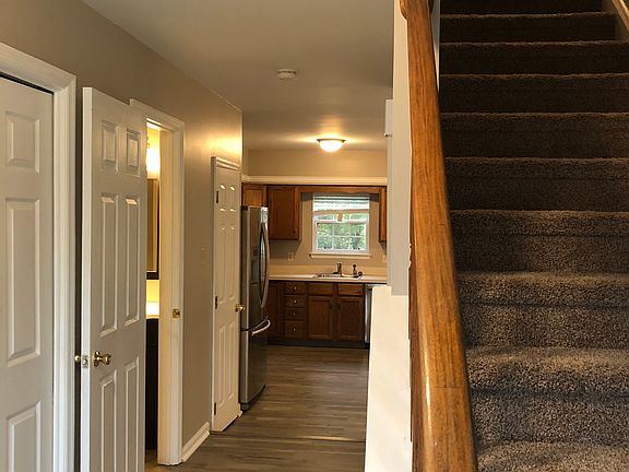 3rd image of 102 Independence Ct