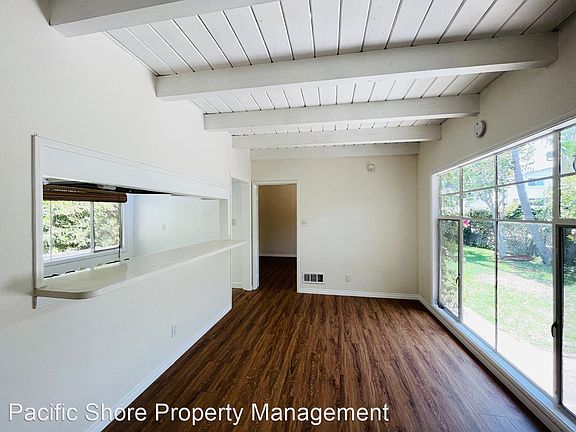 3rd image of 1319 Barry Ave