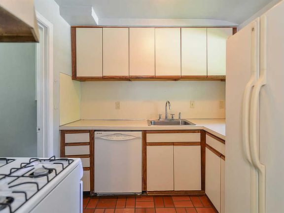 5th image of 3518 Carolyn St
