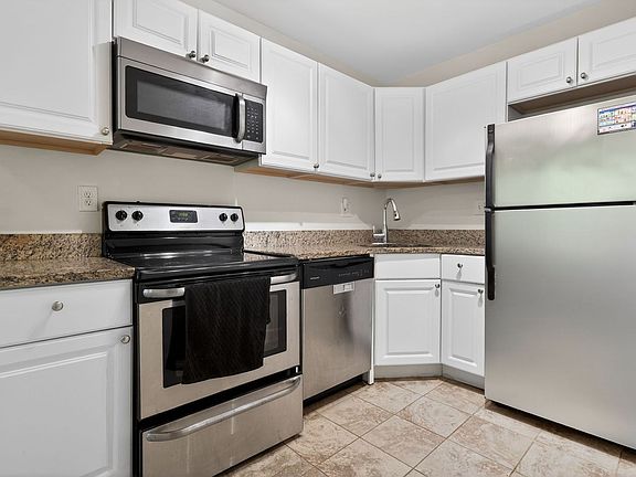 3rd image of 1719 N Troy St #8399