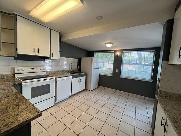 3rd image of 1308 E Sligh Ave