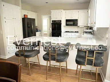 4580 Village Dr — Photo 2
