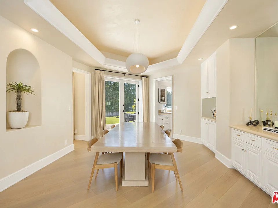 1424 N Doheny Dr