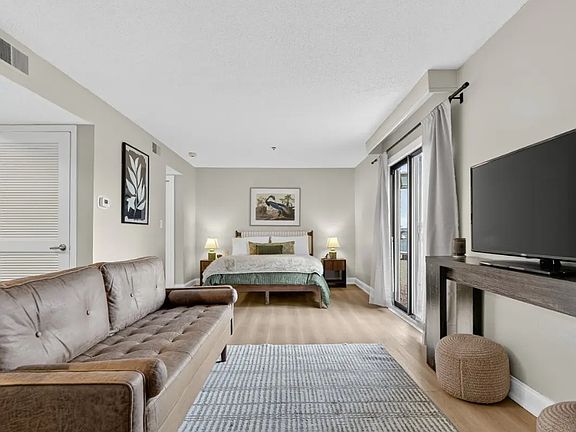 3rd image of 1001 Bridgeport Ave #312