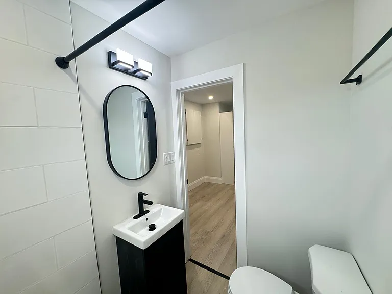 931 Main St E #4 — Photo 8