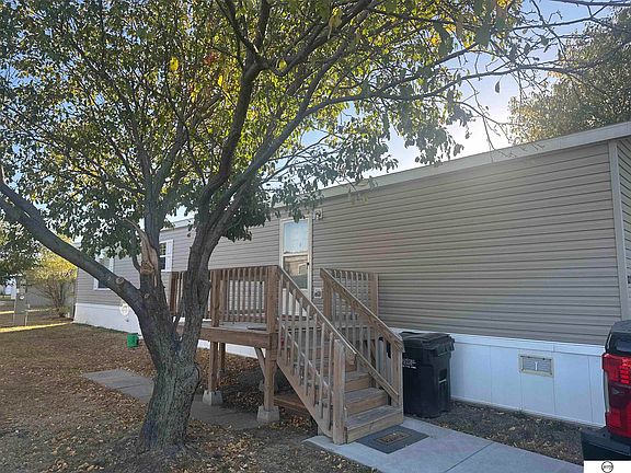 3rd image of 1021 Peach St