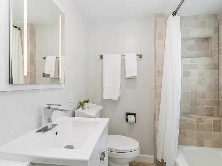 54 Hampton Ln — Photo 12