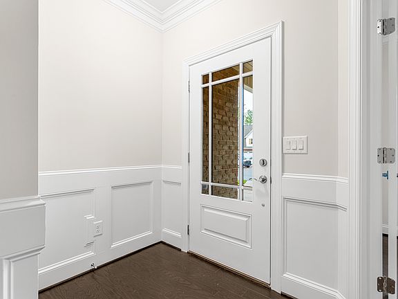 5th image of 372 Macallan Dr