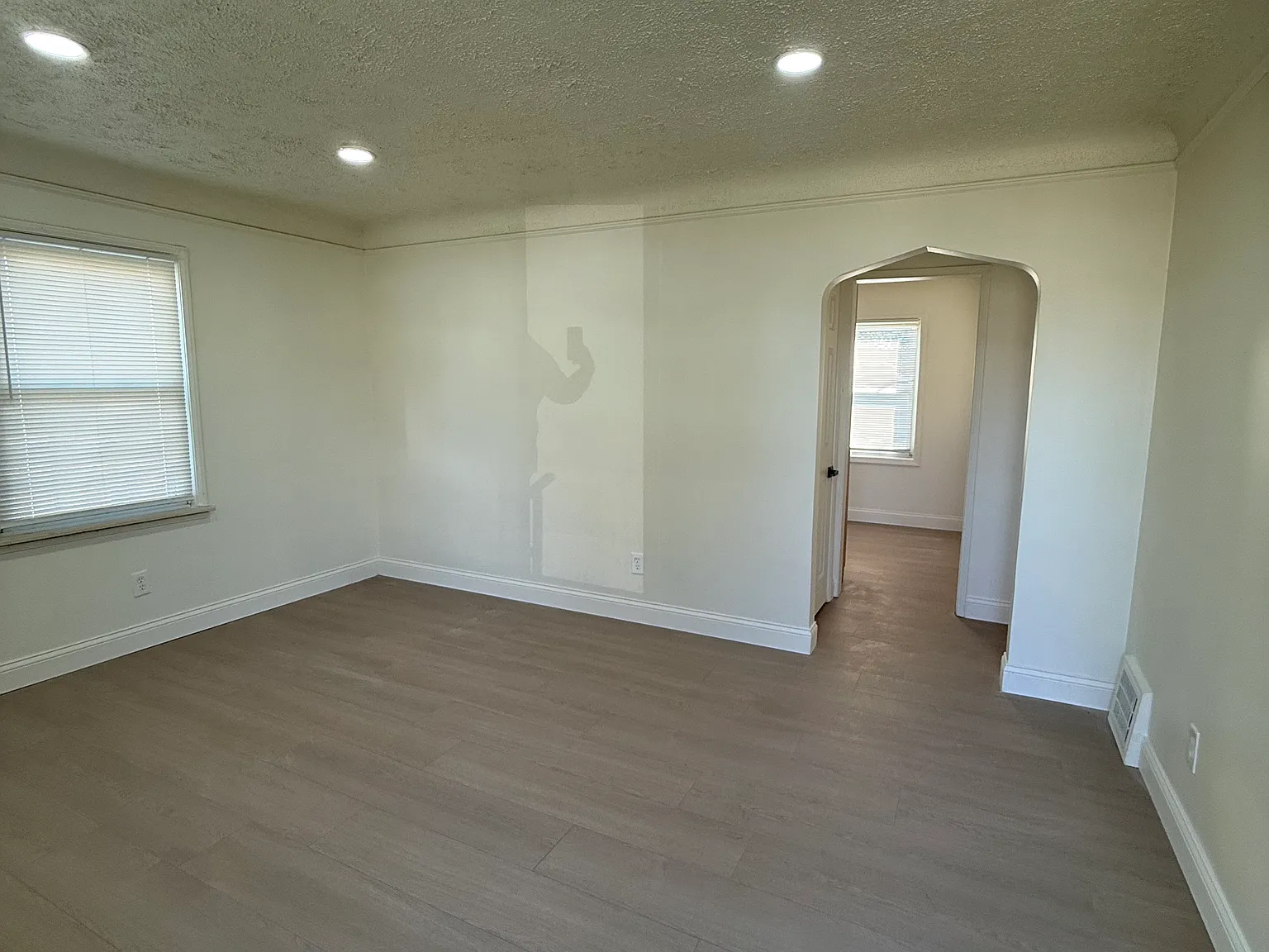2 bed, 700 sqft, $1,600 — Photo 3