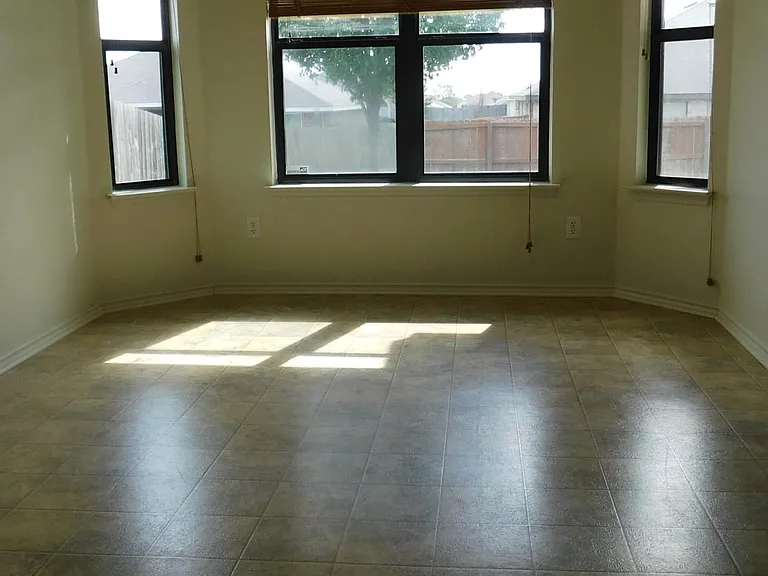 210 Viola Dr — Photo 16