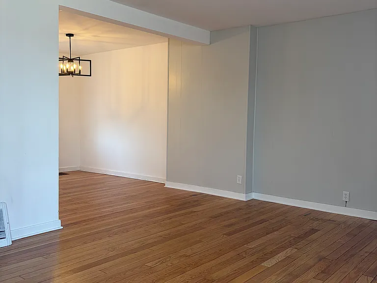 6456 S Lockwood Ave — Photo 2