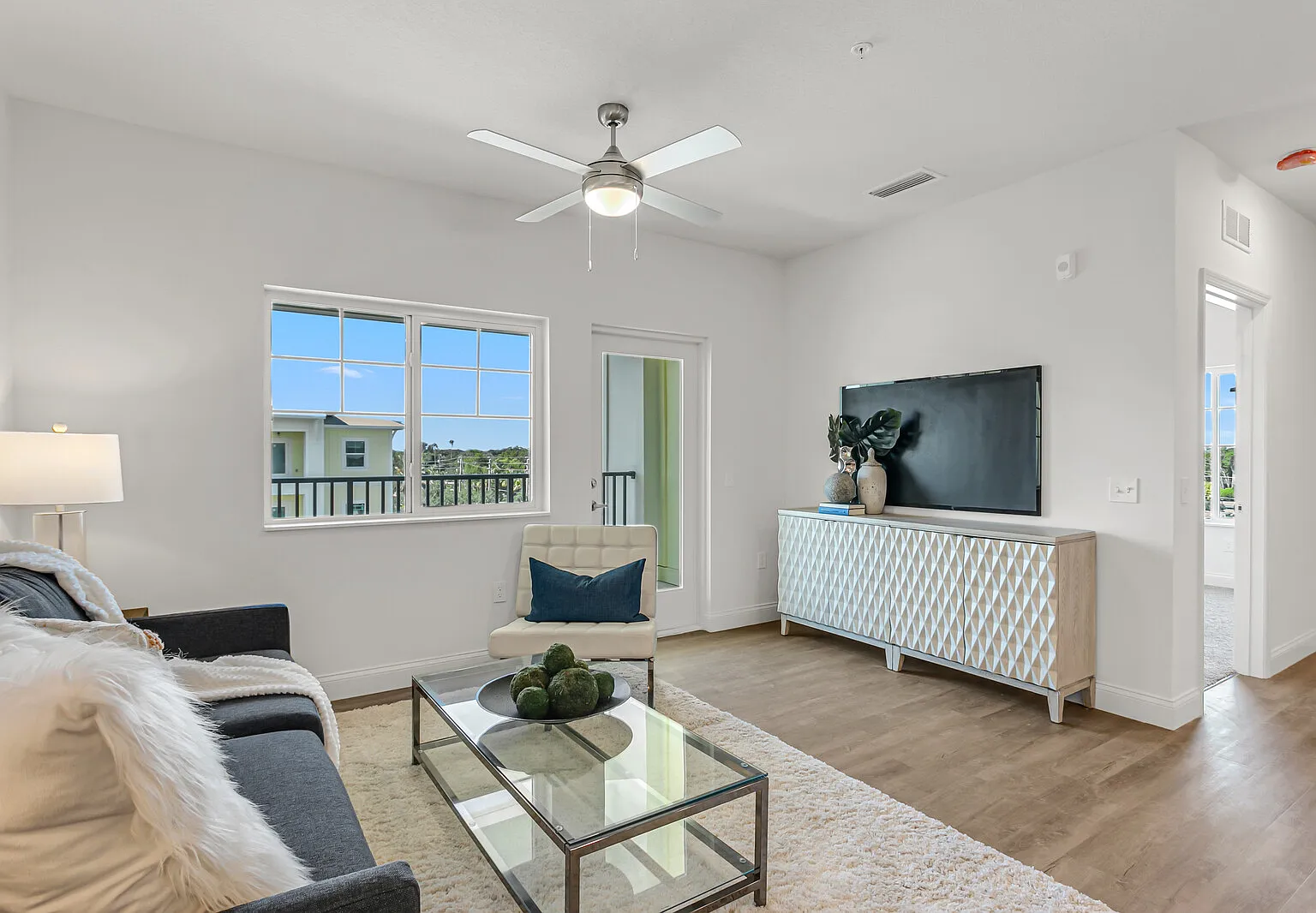 Grand Oak Apartments — Photo 3