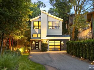 6 Annett Ave, Edgewater, NJ 07020