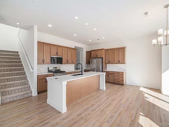 5th image of 888 S Valentia Street Bldg 11 #103