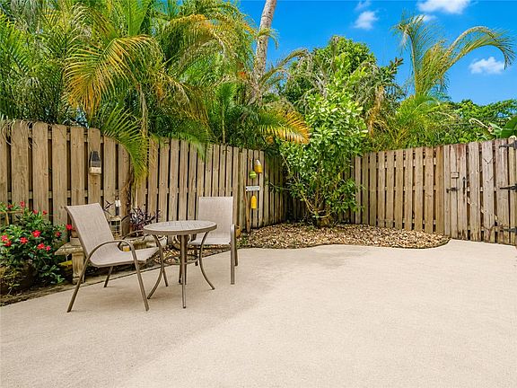 3rd image of 1001 Royal Palm Blvd #A
