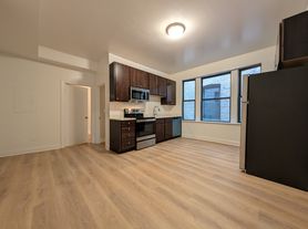 3147 W Medill Ave