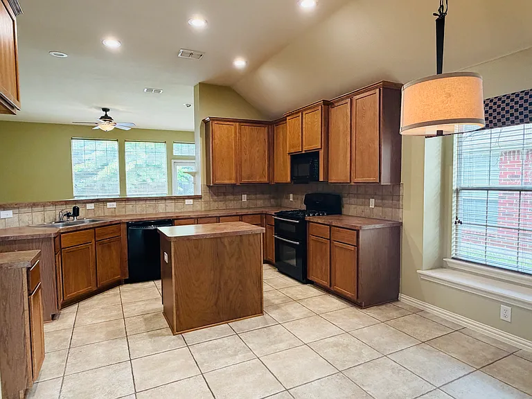 6517 Briar Lake Trl — Photo 9